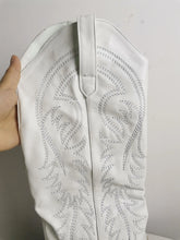Carregar imagem no visualizador da galeria, Botas Altas Cowgirl Bordado Ocidental, Salto Grosso, Plataforma Plus Size 45
