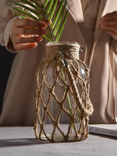 Carregar imagem no visualizador da galeria, Vaso de Vidro Rústico Para Sala de Estar, Com Arte em Corda de Cânhamo, Decoração de Mesa
