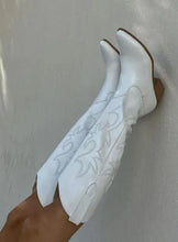 Carregar imagem no visualizador da galeria, Botas Altas Cowgirl Bordado Ocidental, Salto Grosso, Plataforma Plus Size 45
