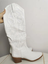 Carregar imagem no visualizador da galeria, Botas Altas Cowgirl Bordado Ocidental, Salto Grosso, Plataforma Plus Size 45
