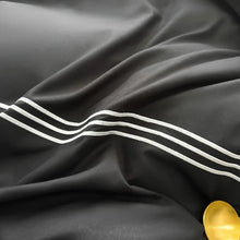 Carregar imagem no visualizador da galeria, Camas: Conjunto Ultramacio de Microfibra, Linhas Bordadas e Fronhas Fecho de Zíper
