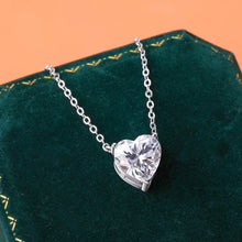 Carregar imagem no visualizador da galeria, Colar com Pingente de Moissanite em Forma de Coração, 2/4 Quilates, Prata Esterlina 925
