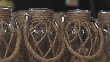 Carregar e reproduzir vídeo no visualizador da galeria, Vaso de Vidro Rústico Para Sala de Estar, Com Arte em Corda de Cânhamo, Decoração de Mesa
