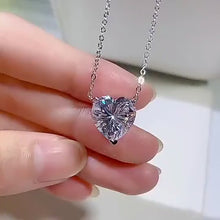Carregar e reproduzir vídeo no visualizador da galeria, Colar Diamante Alto Carbono Coração, Prata Esterlina
